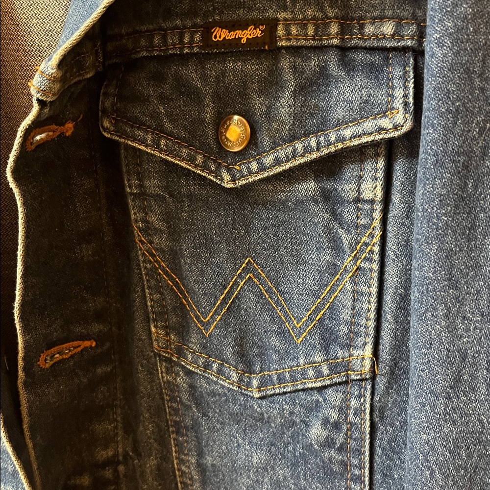Iconic Wrangler Denim Jacket-Size L - Picture 4 of 7